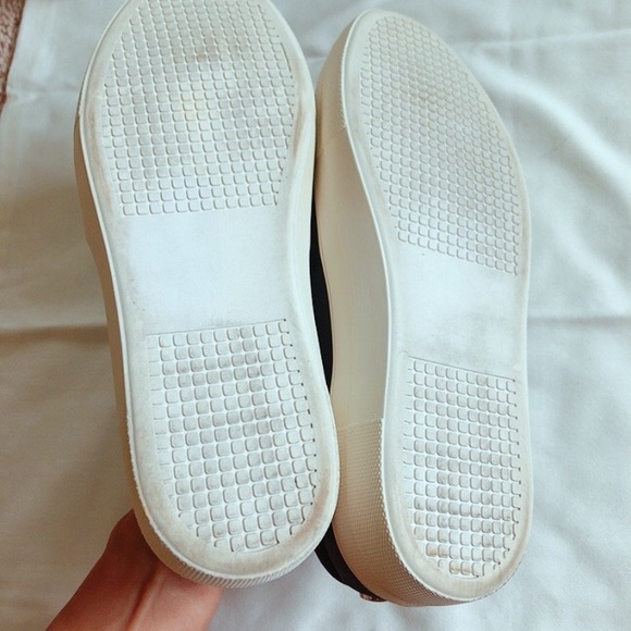 Steve madden, slip on shoes. Excellent condition. - Picture 9 of 9